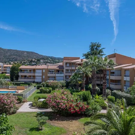 Superbe T3 Clim / Piscine / Commerces Et Plages. Le Lavandou